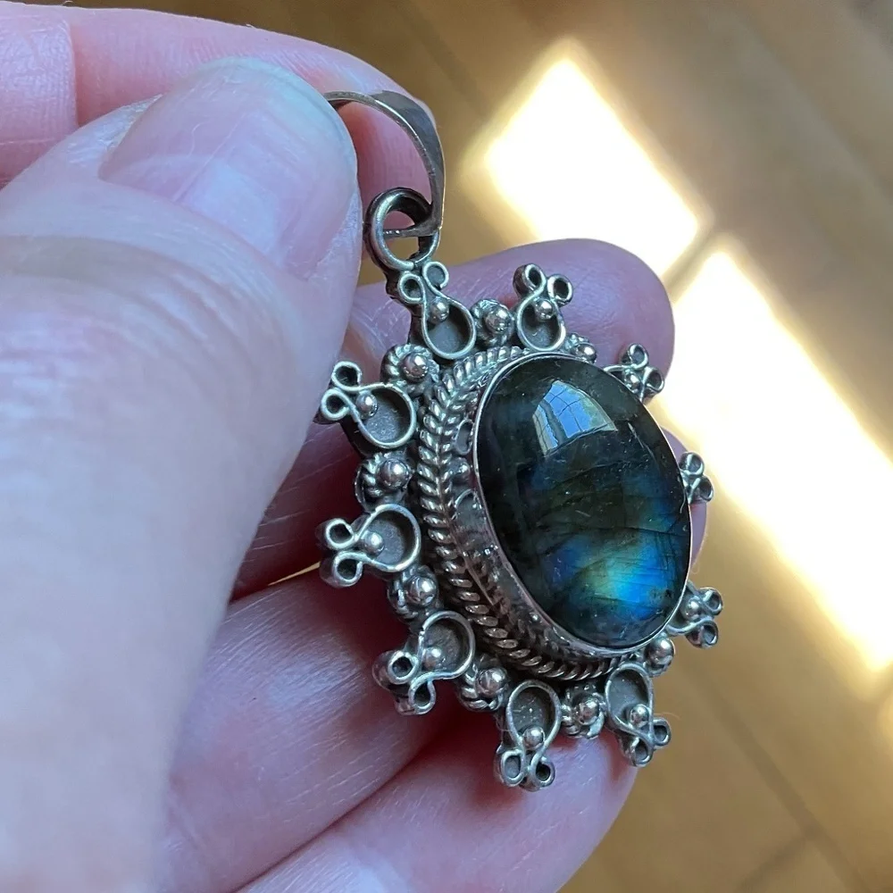 NWOT STERLING SILVER 925 Labradorite beautiful OvaL Pendant